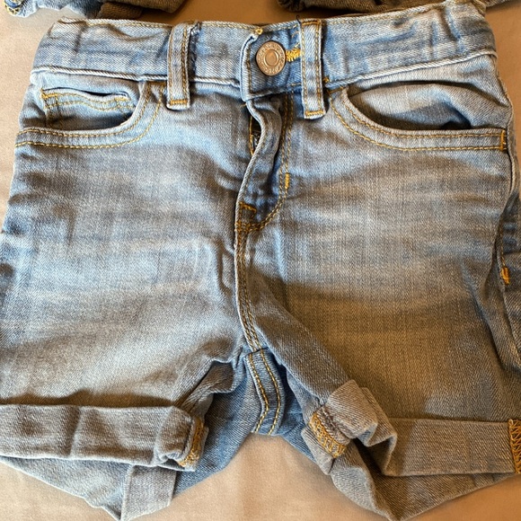Gap size 5 Jean shorts bundle. Two pair of jean shorts in great condition. - Picture 5 of 8